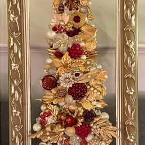 Jewelry art frames